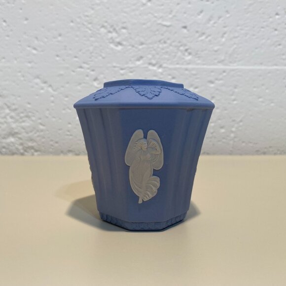 Wedgwood Blue Jasperware Posey Pot with White Motif - Picture 3 of 9